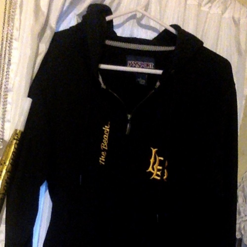 NWOT Cal State Long Beach Black Zip Up Hoodie Size L